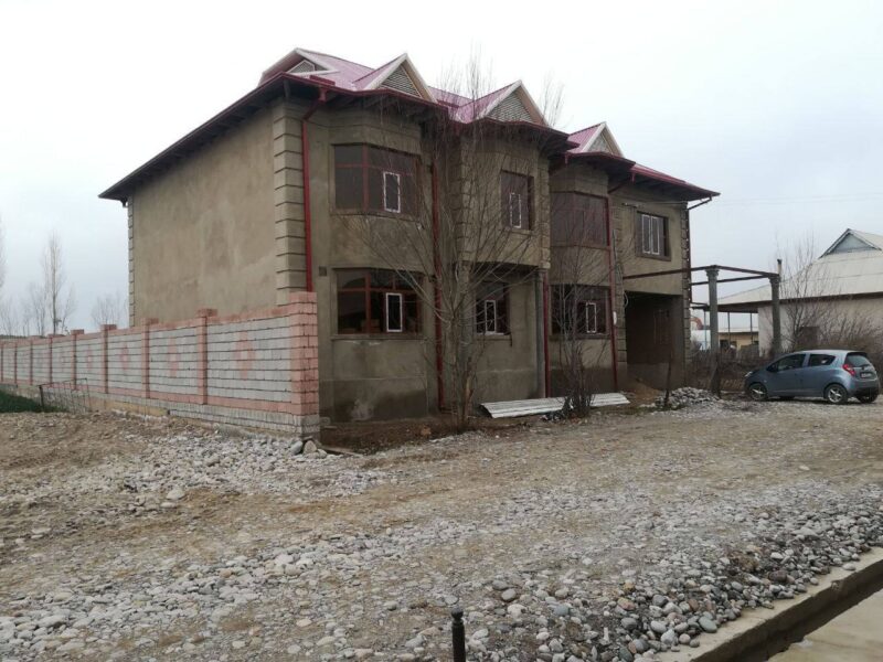 Hovli joy sotiladi