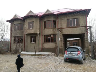 Hovli joy sotiladi