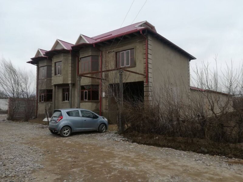Hovli joy sotiladi