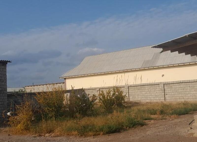Hovli joy sotiladi